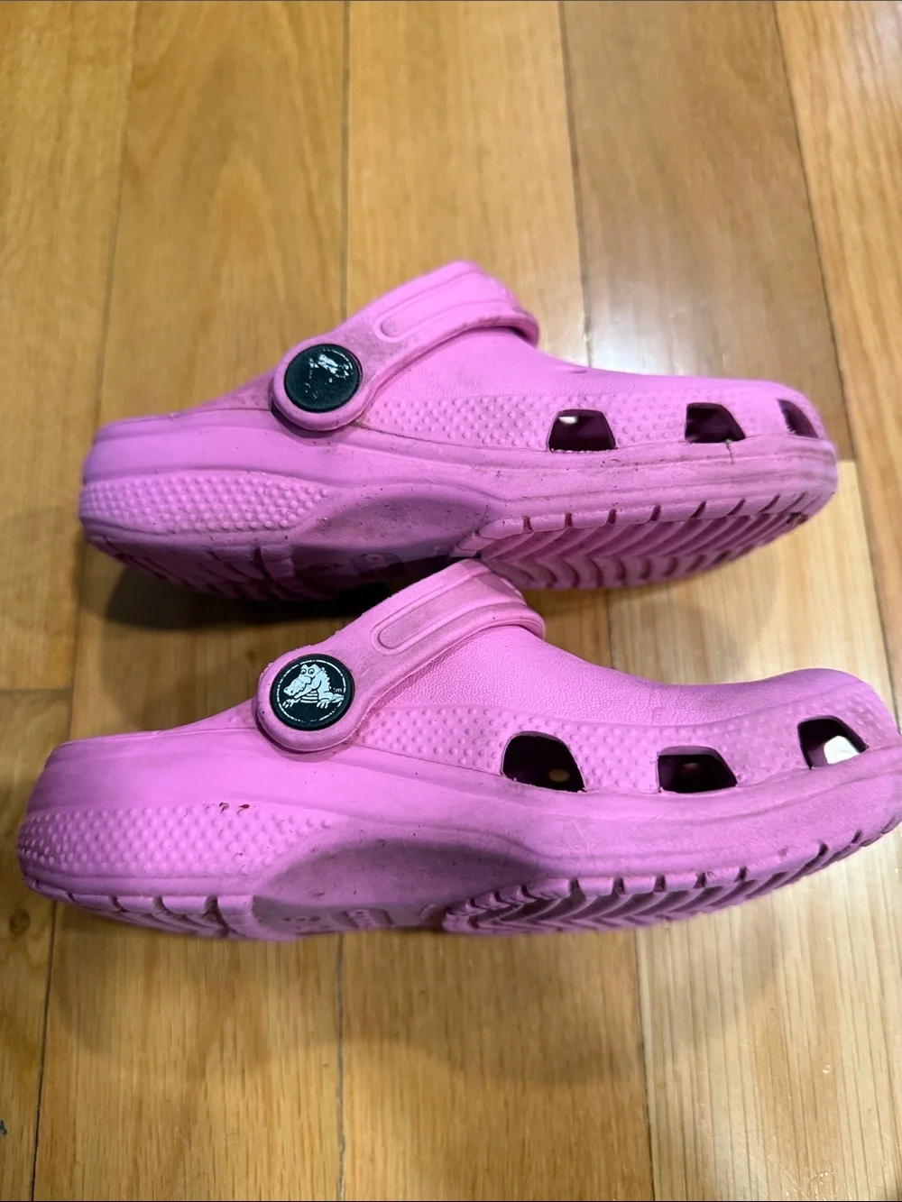 Crocs girls pink sandals size c10.